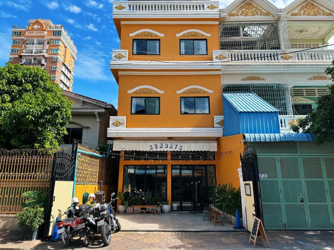 Exterior & Views