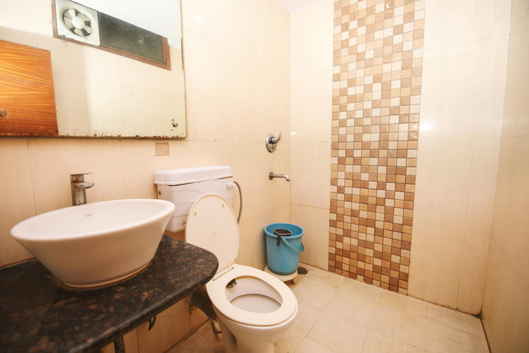 Bathroom 4, Hotel Jindal International, Delhi