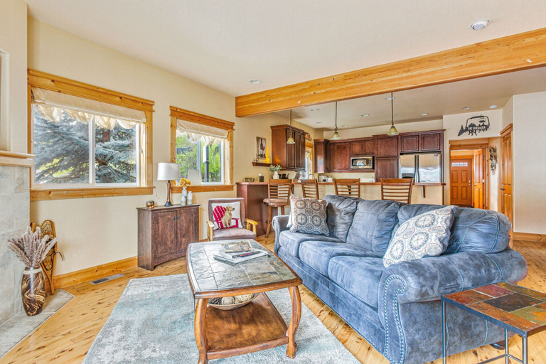 Room 3, Harlin Haus at Cascade Crest Condos, Chelan