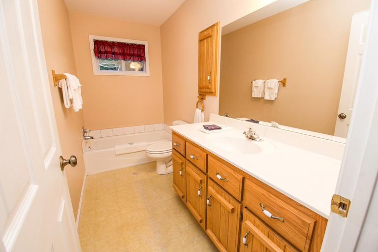 Bathroom 3, Paradise Hills, Winery Resort & Spa, Union
