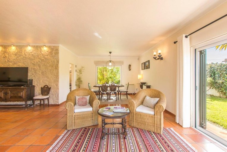 Shared lounge/TV area 4, Villa Goreti, Seixal