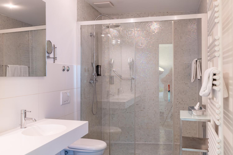 Bathroom 2, Hotel City Inn, Basel