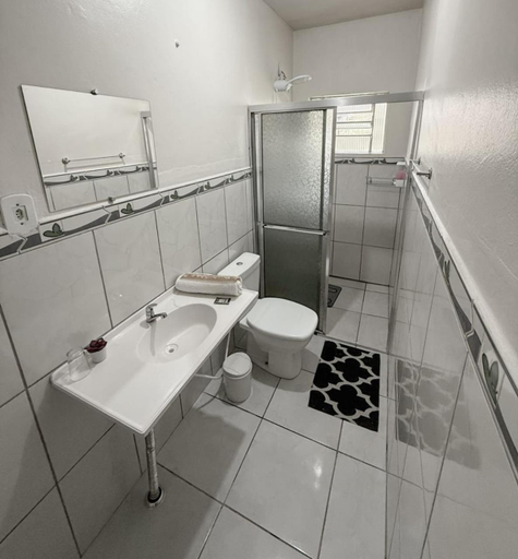 Bathroom 3, Hotel Germanico, Agudo