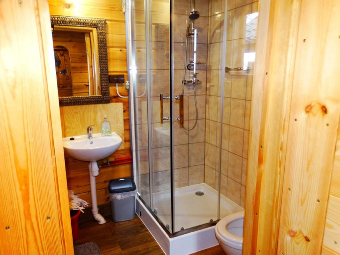 Shower, Dworek na Koncu Swiata nad Biebrza na Podlasiu, Sokółka