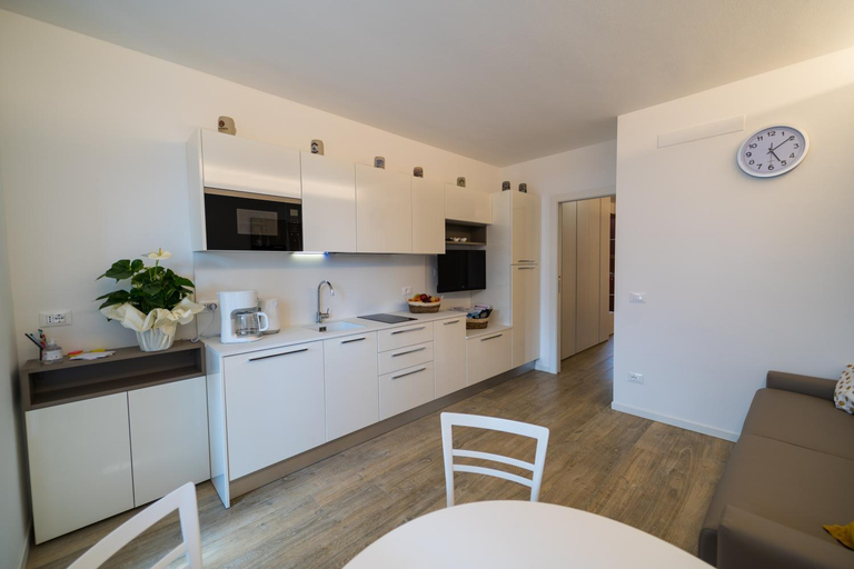Others 2, Lake Beths House, Verona