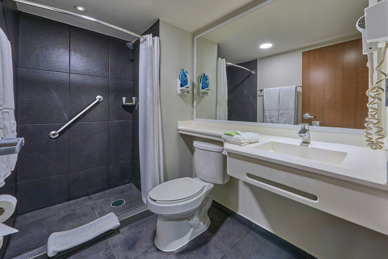 Bathroom 3, City Express by Marriott La Paz, La Paz