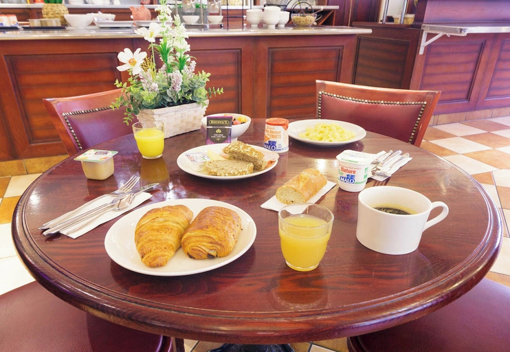 Food & Drinks 5, B&B HOTEL Lourdes Centre Gare 3 etoiles, Hautes-Pyrénées