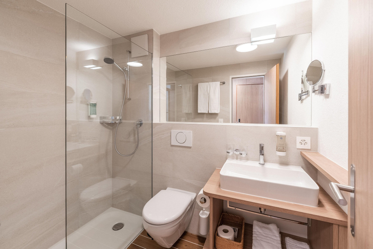 Bathroom 4, Hotel-Restaurant Seegarten-Marina, Niedersimmental