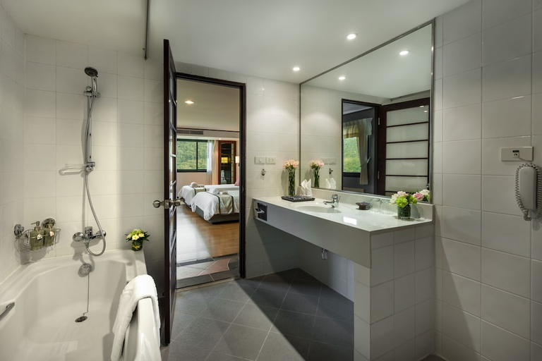 Bathroom 5, Alpine Golf Resort Chiang Mai, Ban Thi