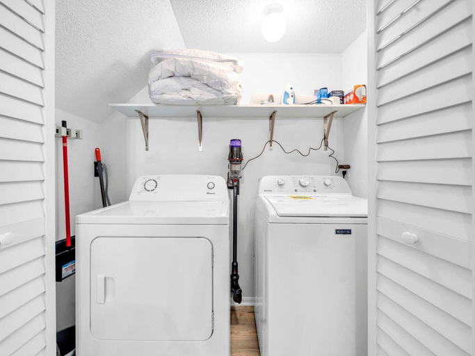 Bathroom 4, Portside R4, Bay