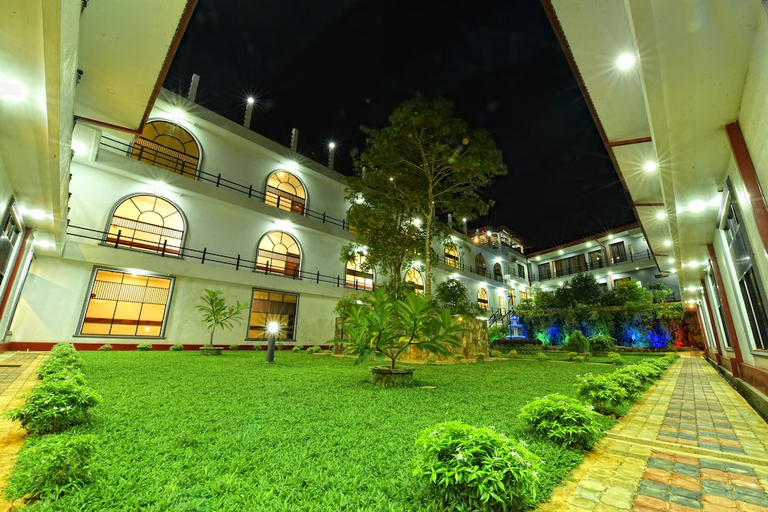 Exterior & Views