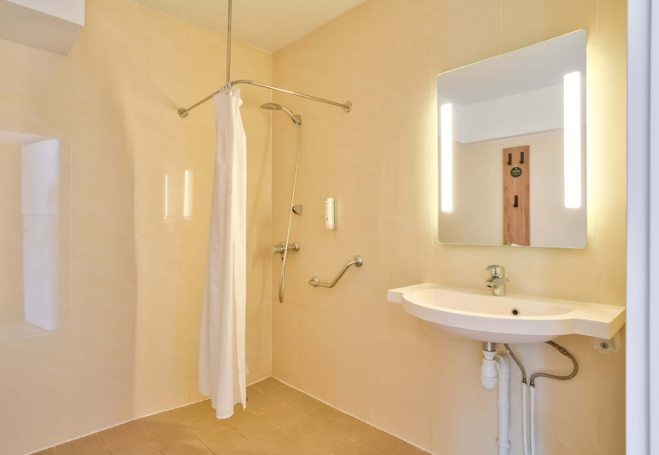 Bathroom 3, B&B HOTEL Paris Malakoff Parc des Expositions, Hauts-de-Seine