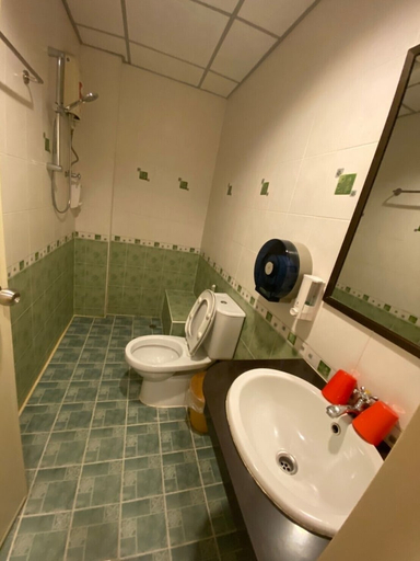 Bathroom 4, Honey House 2, Khlong Toey