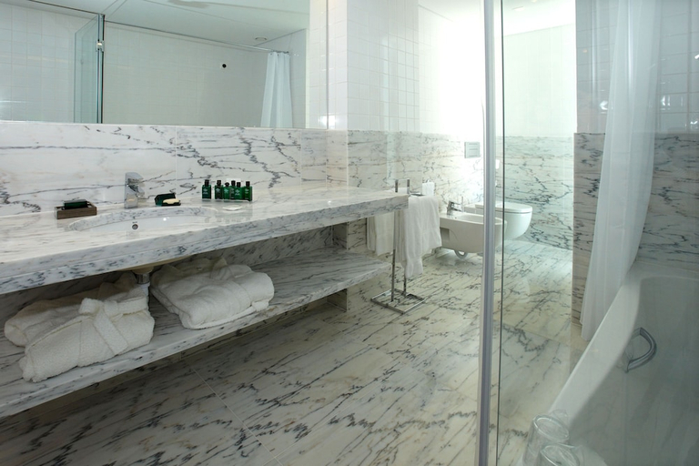 Bathroom 4, Santa Maria, Ourém