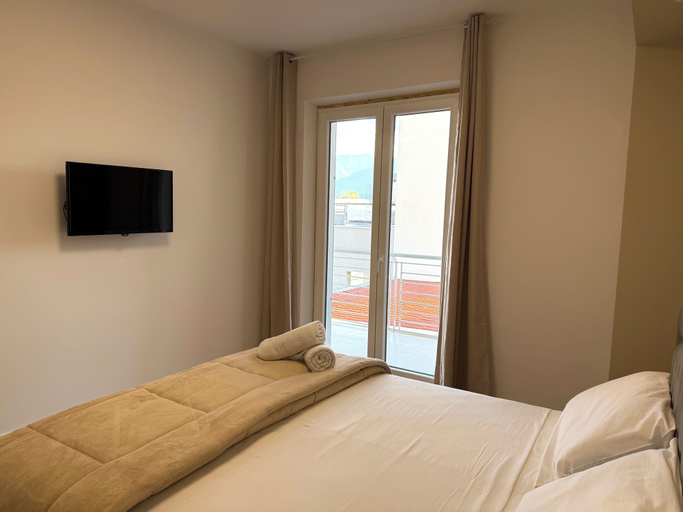 Room 5, The Villas, Salerno