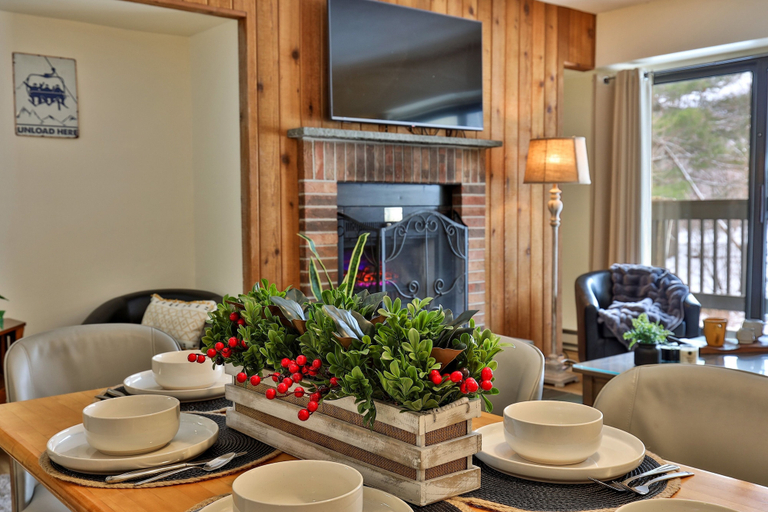 Dining 4, Mountain Green Condo 2b4 2 Bedroom Condo, Rutland