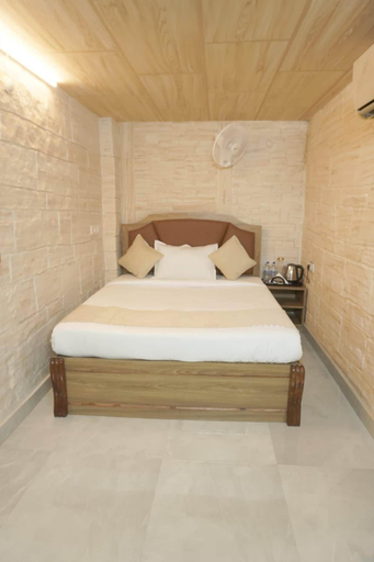 Bedroom 2, Batra Guest House, Varanasi