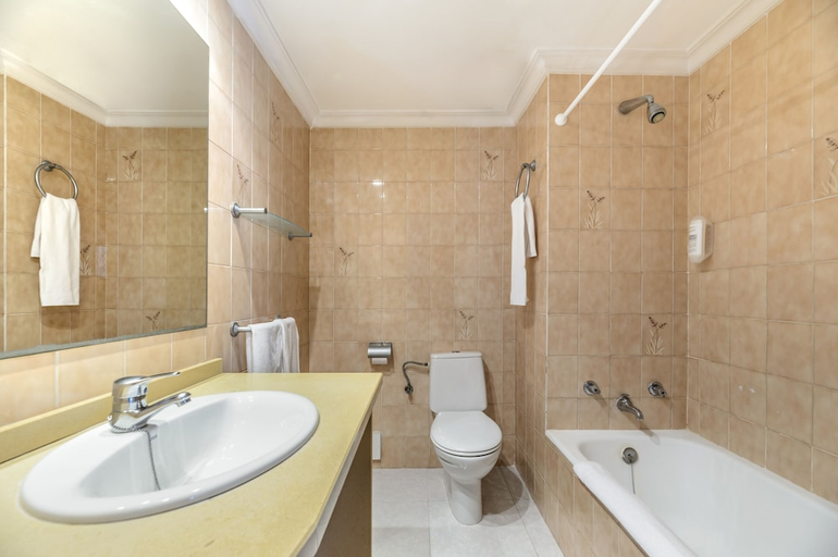 Bathroom 3, Aparthotel Vibra Bay, Baleares