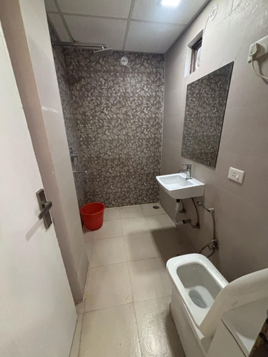 Bathroom 3, Hotel Arkwood Residency, Delhi