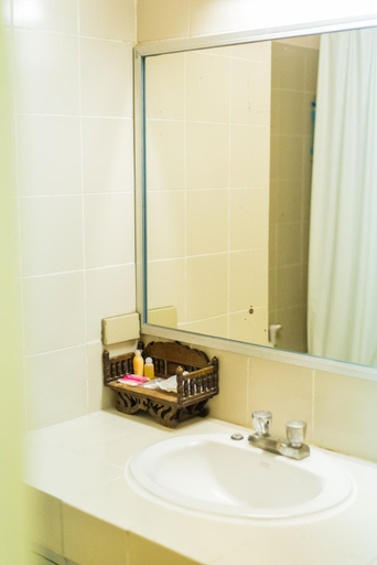 Bathroom 5, King Royal II Hotel, Khlong San