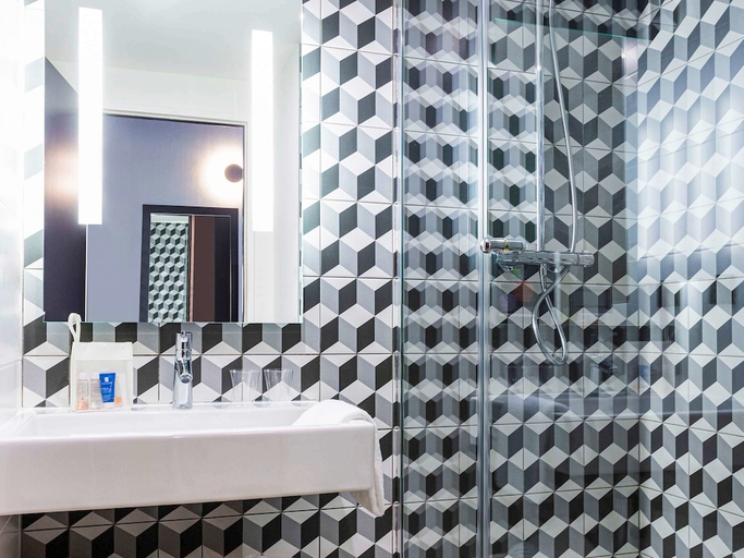 Bathroom 5, ibis Styles Bordeaux Sud Villenave d'Ornon, Gironde