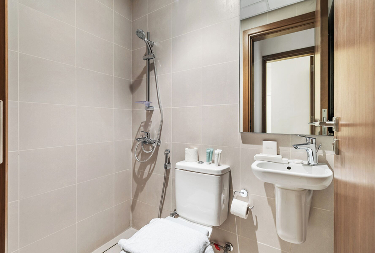 Bathroom 4, 2BR M Huge Terrace Direct Canal Access, Dubai