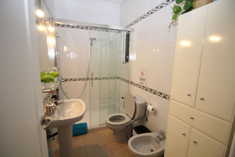 Bathroom 3, Rooms Vilaproma, Barcelona