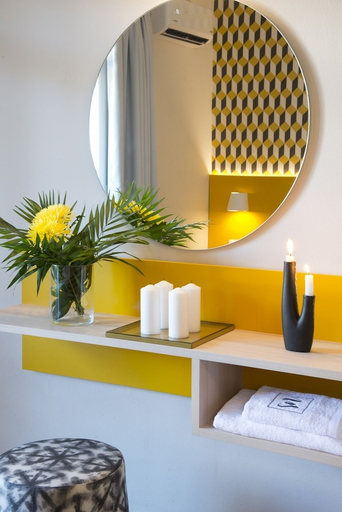 Bathroom, Sunshine Studios, Crete
