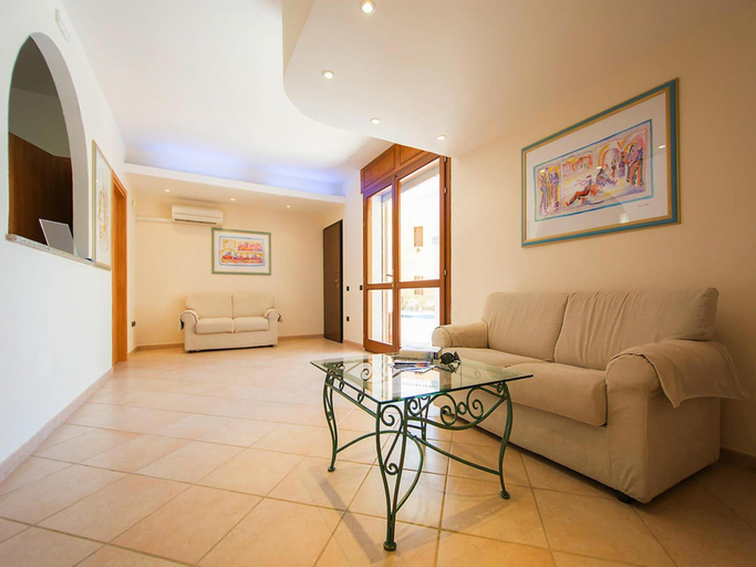 Others 4, Apartment in Sos Alinos near Cala Liberotto, Nuoro