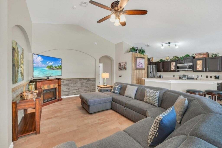 Living area 5, Large 4 bedroom Pool Home With Relaxing Vibes 4 Villa, Polk