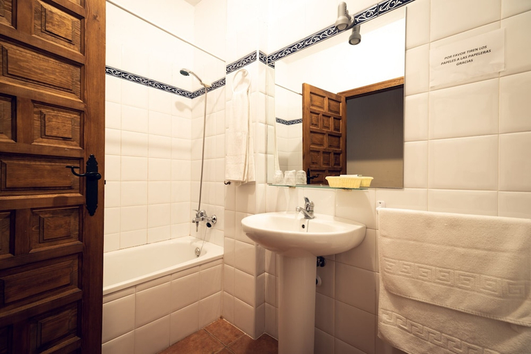 Bathroom, HOSTAL SIERRA DEL AGUA, Albacete