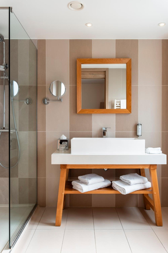 Bathroom 5, Hotel Castel Maintenon - Handwritten Collection, Eure-et-Loir
