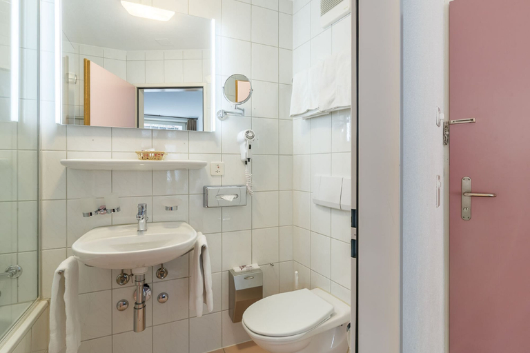 Bathroom 3, Hotel Drei Könige, Luzern