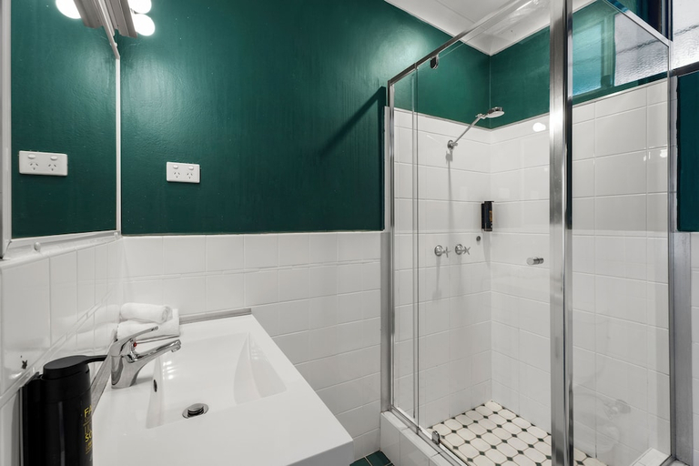 Bathroom 5, Motel Echo Point, Blue Mountains