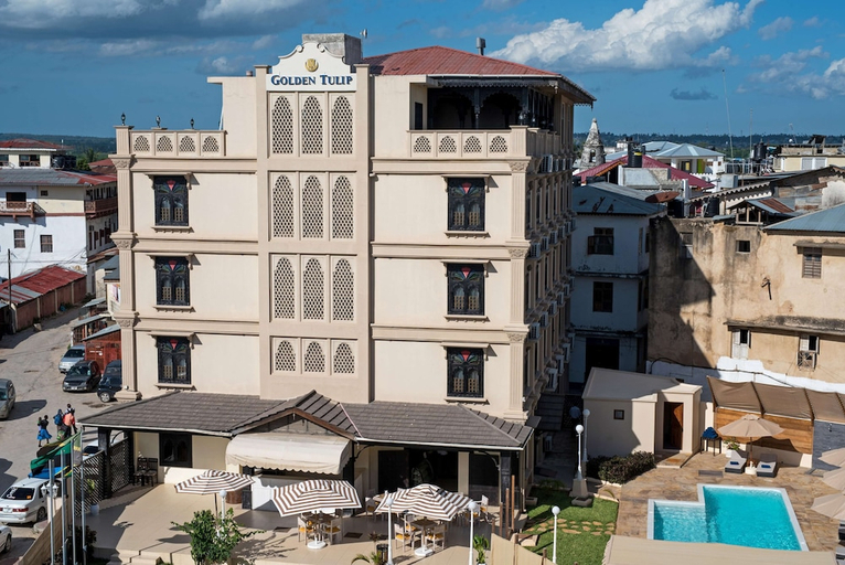 Exterior & Views