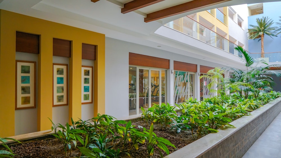 Exterior & Views