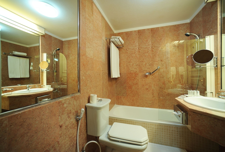 Bathroom 3, Le Royal Hotel, Kuwait City