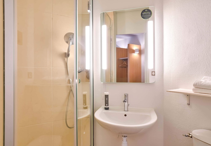 Bathroom 3, B&B Hotel Goussainville CDG, Val-d'Oise