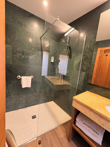 Bathroom 4, León Center Rooms, León