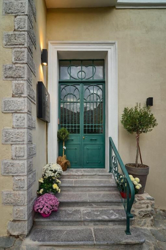 Property entrance, Megaro Gioule, West Macedonia
