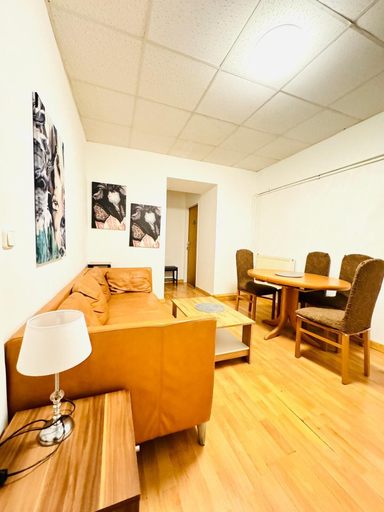 Living room 5, Cityside Two Bedroom Apt Budget Stay, Wien