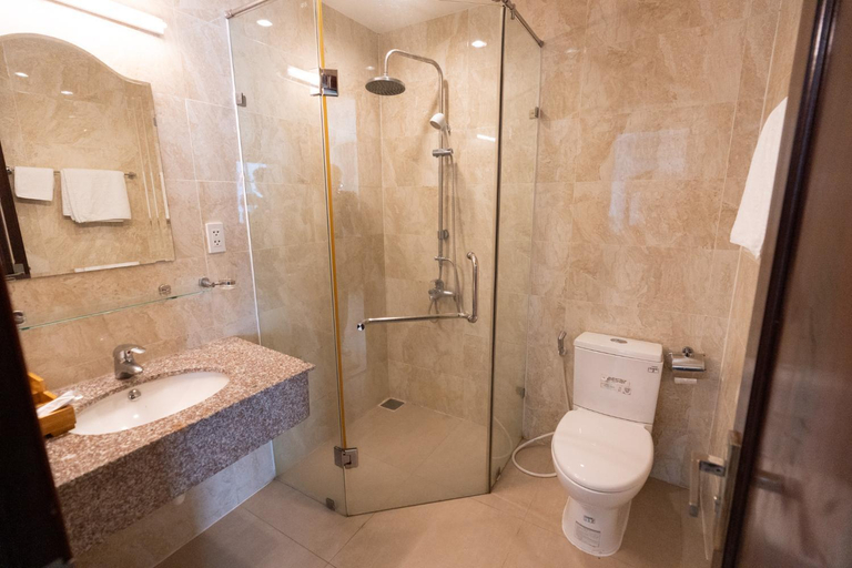 Bathroom 4, Nhat Linh Hotel & Suites Da Nang, Da Nang