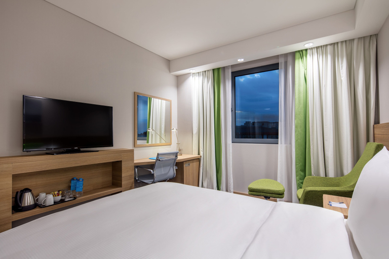 Bedroom 4, Hampton by Hilton Istanbul Zeytinburnu, Fatih