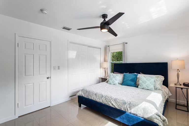 Room 1, Amazon Heated Pool Perfect House, Miami-Dade