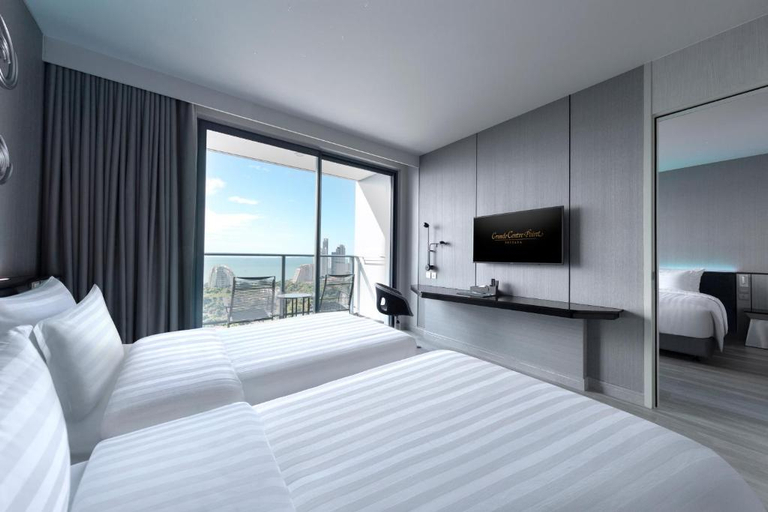 Grande Centre Point Pattaya Room Type - Deluxe Corner Seaview Room
