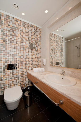 Bathroom 4, Porto Angeli Beach Resort, South Aegean