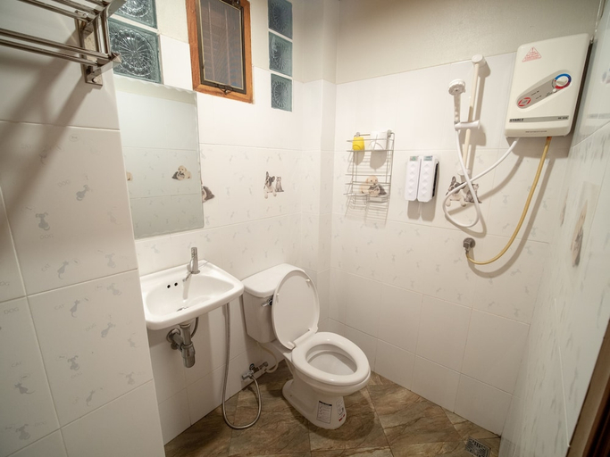 Bathroom 3, Bankong Rimkhong, Chiang Khan