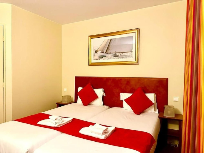Bedroom 2, Hotel Bellevue Montmartre, Paris