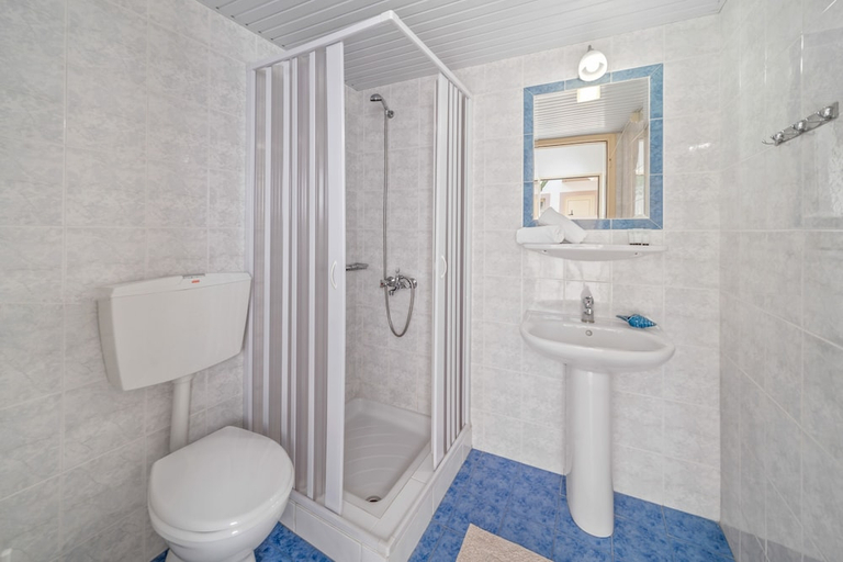 Bathroom 4, Maria Rousse, Crete