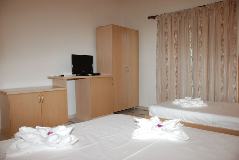 Others 4, Arel Hotel, Sarandës